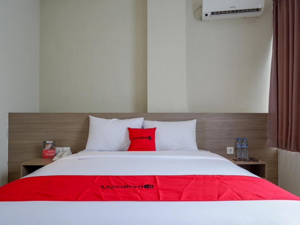 เรดดอร์ซ ใกล้ทางออก Tol Banyumanik 2 Hotel Srondolwetan ภายนอก รูปภาพ