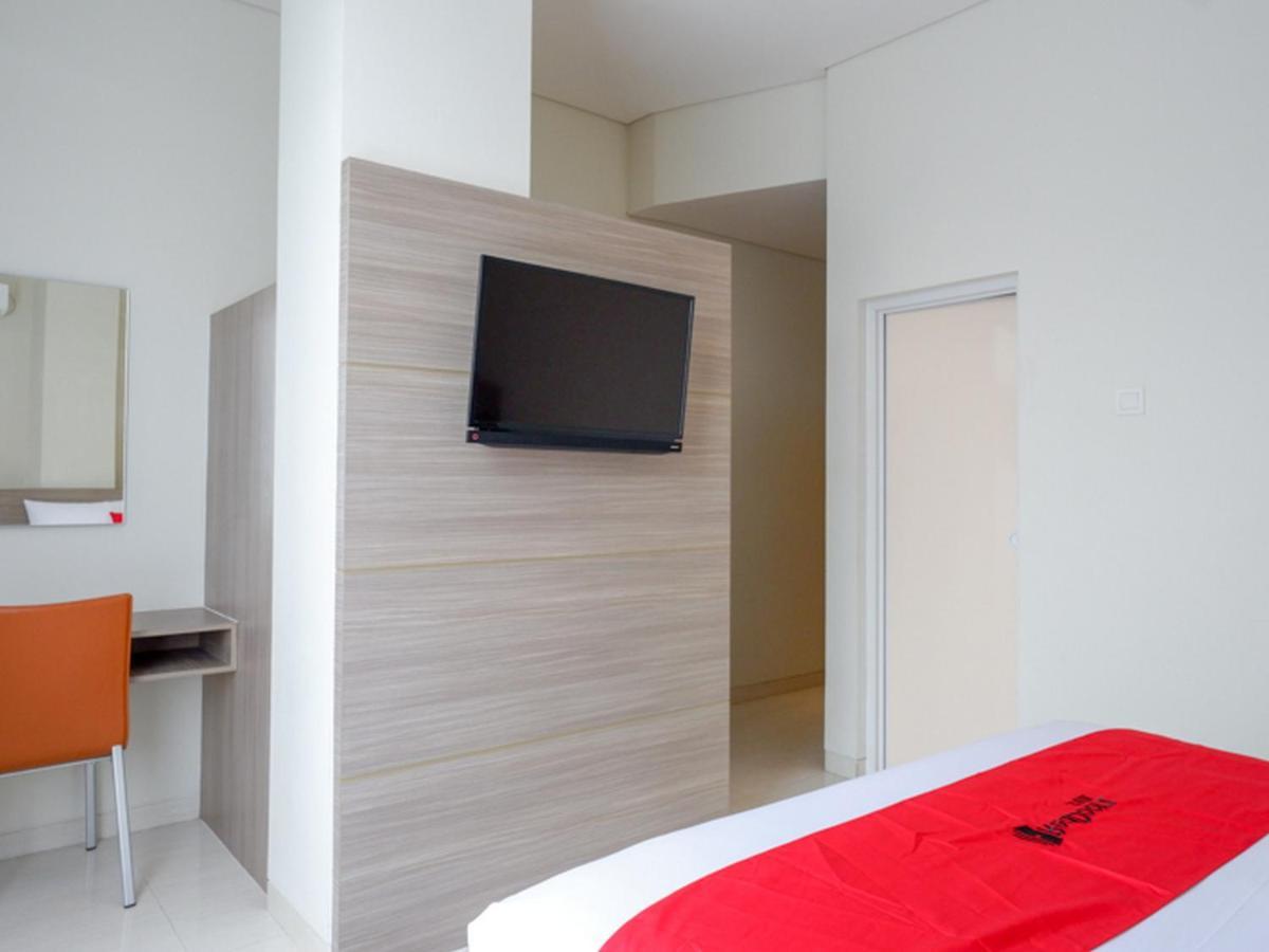 เรดดอร์ซ ใกล้ทางออก Tol Banyumanik 2 Hotel Srondolwetan ภายนอก รูปภาพ