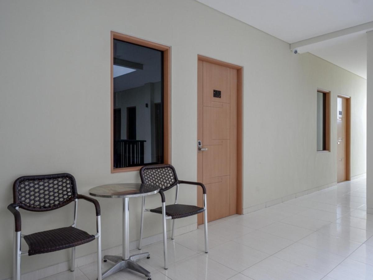 เรดดอร์ซ ใกล้ทางออก Tol Banyumanik 2 Hotel Srondolwetan ภายนอก รูปภาพ