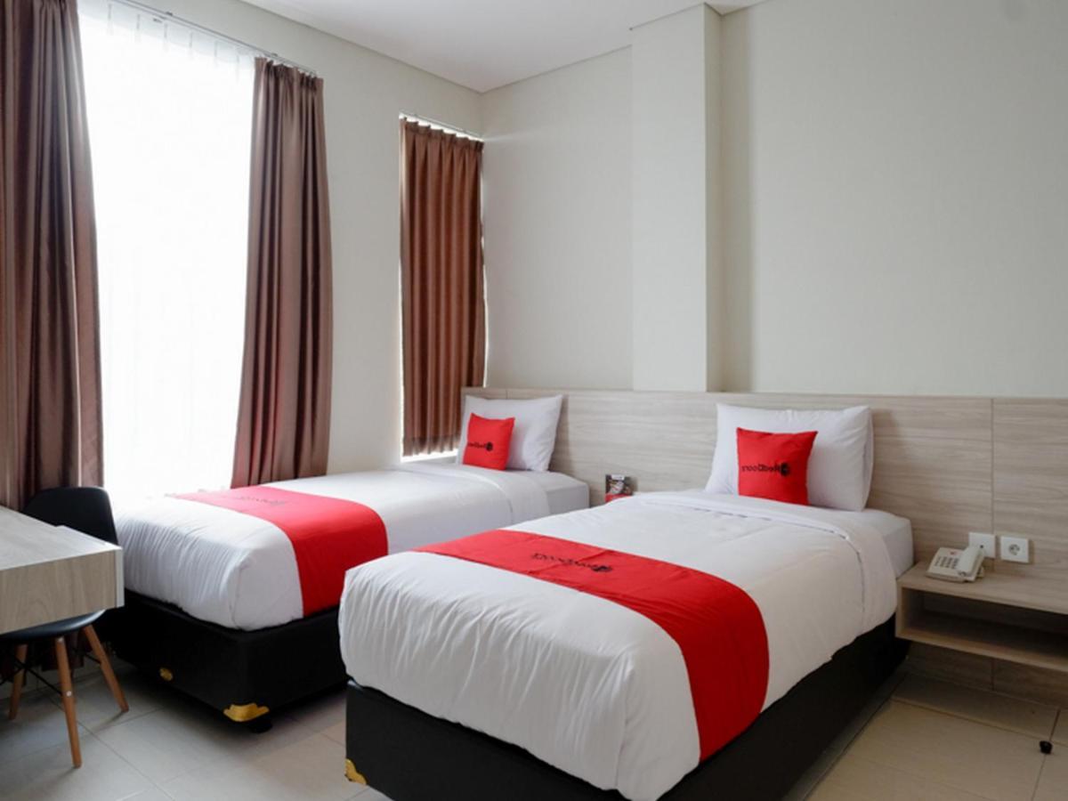 เรดดอร์ซ ใกล้ทางออก Tol Banyumanik 2 Hotel Srondolwetan ภายนอก รูปภาพ