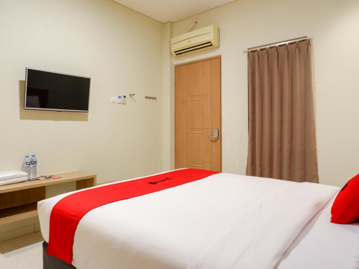เรดดอร์ซ ใกล้ทางออก Tol Banyumanik 2 Hotel Srondolwetan ภายนอก รูปภาพ