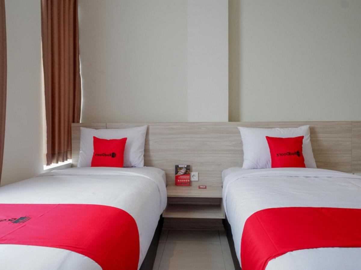เรดดอร์ซ ใกล้ทางออก Tol Banyumanik 2 Hotel Srondolwetan ภายนอก รูปภาพ