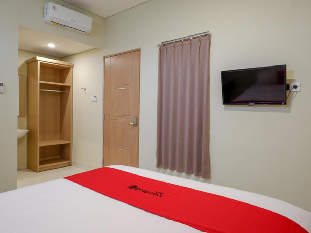เรดดอร์ซ ใกล้ทางออก Tol Banyumanik 2 Hotel Srondolwetan ภายนอก รูปภาพ