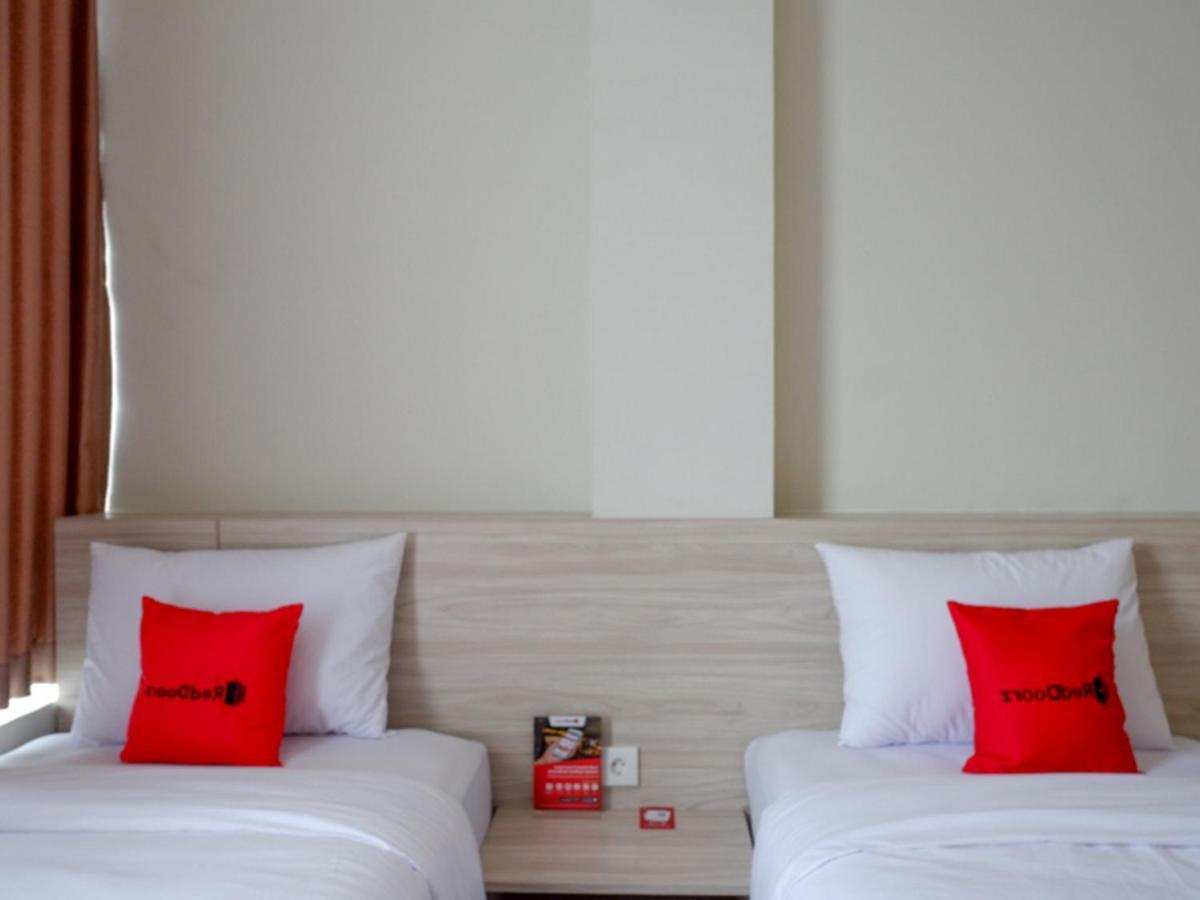 เรดดอร์ซ ใกล้ทางออก Tol Banyumanik 2 Hotel Srondolwetan ภายนอก รูปภาพ