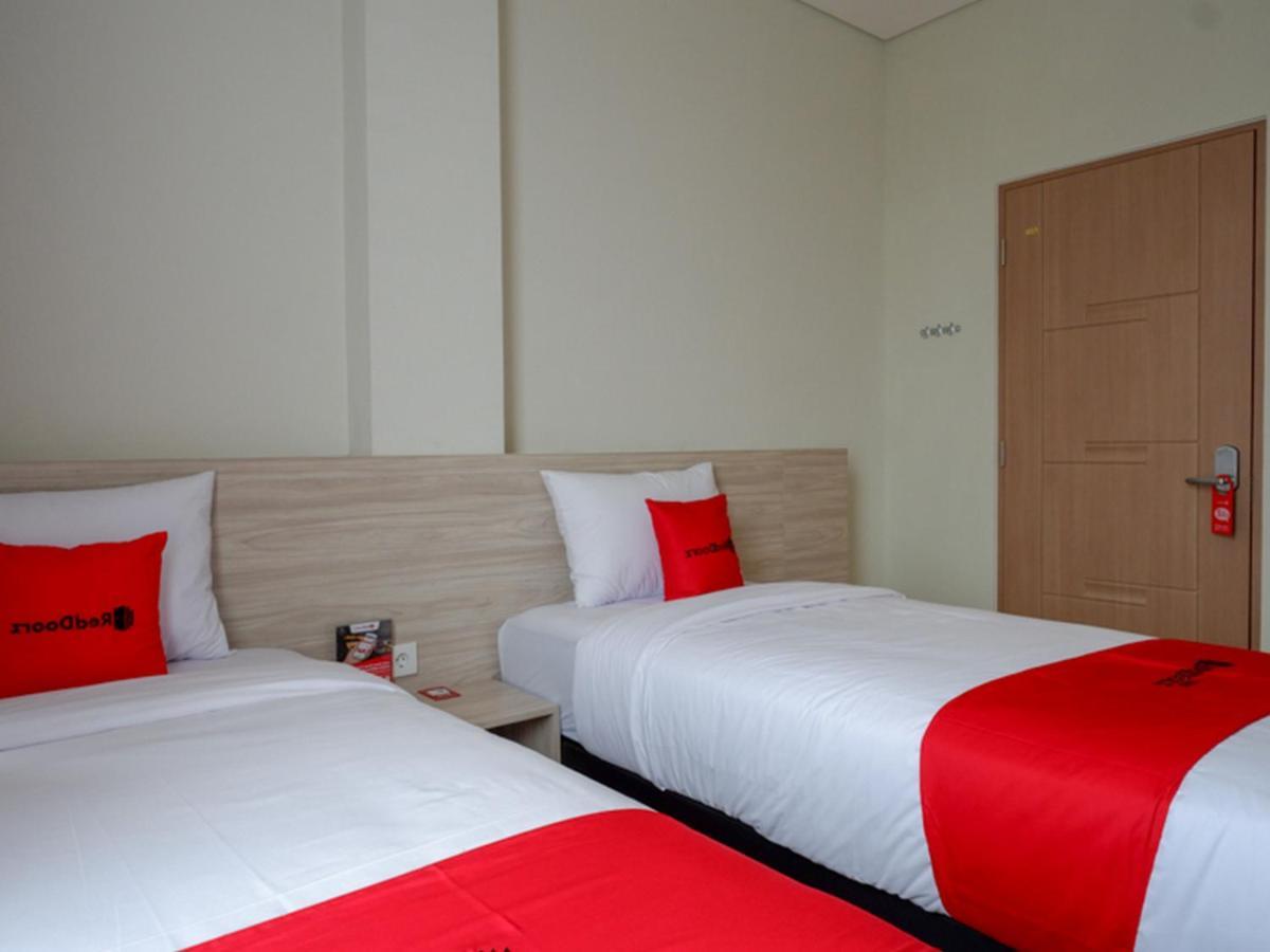 เรดดอร์ซ ใกล้ทางออก Tol Banyumanik 2 Hotel Srondolwetan ภายนอก รูปภาพ