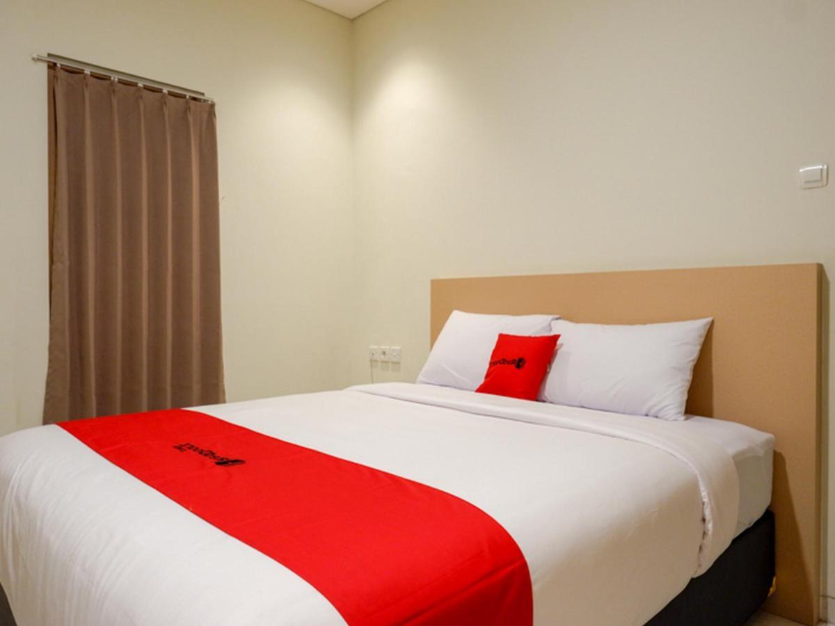 เรดดอร์ซ ใกล้ทางออก Tol Banyumanik 2 Hotel Srondolwetan ภายนอก รูปภาพ