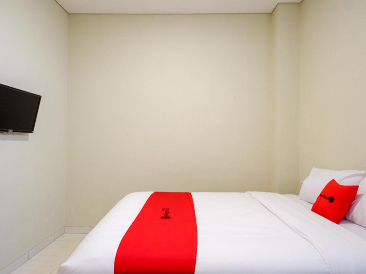 เรดดอร์ซ ใกล้ทางออก Tol Banyumanik 2 Hotel Srondolwetan ภายนอก รูปภาพ